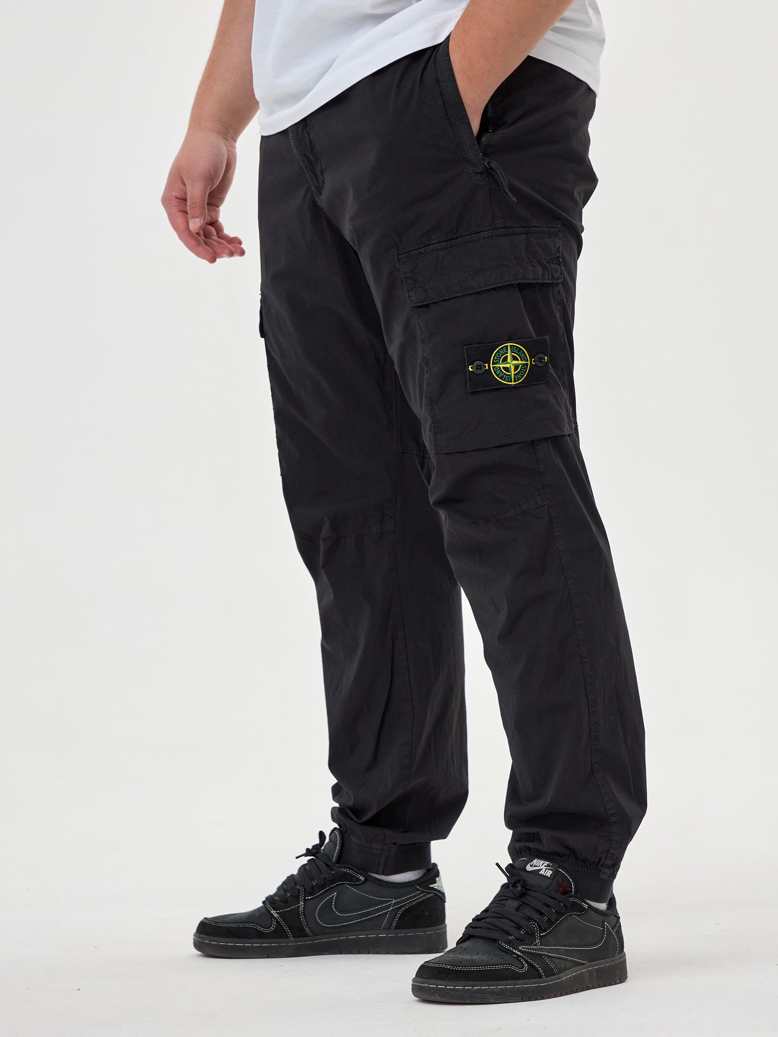 Штаны карго на резинке Stone Island черные 31303 - цвет Черный