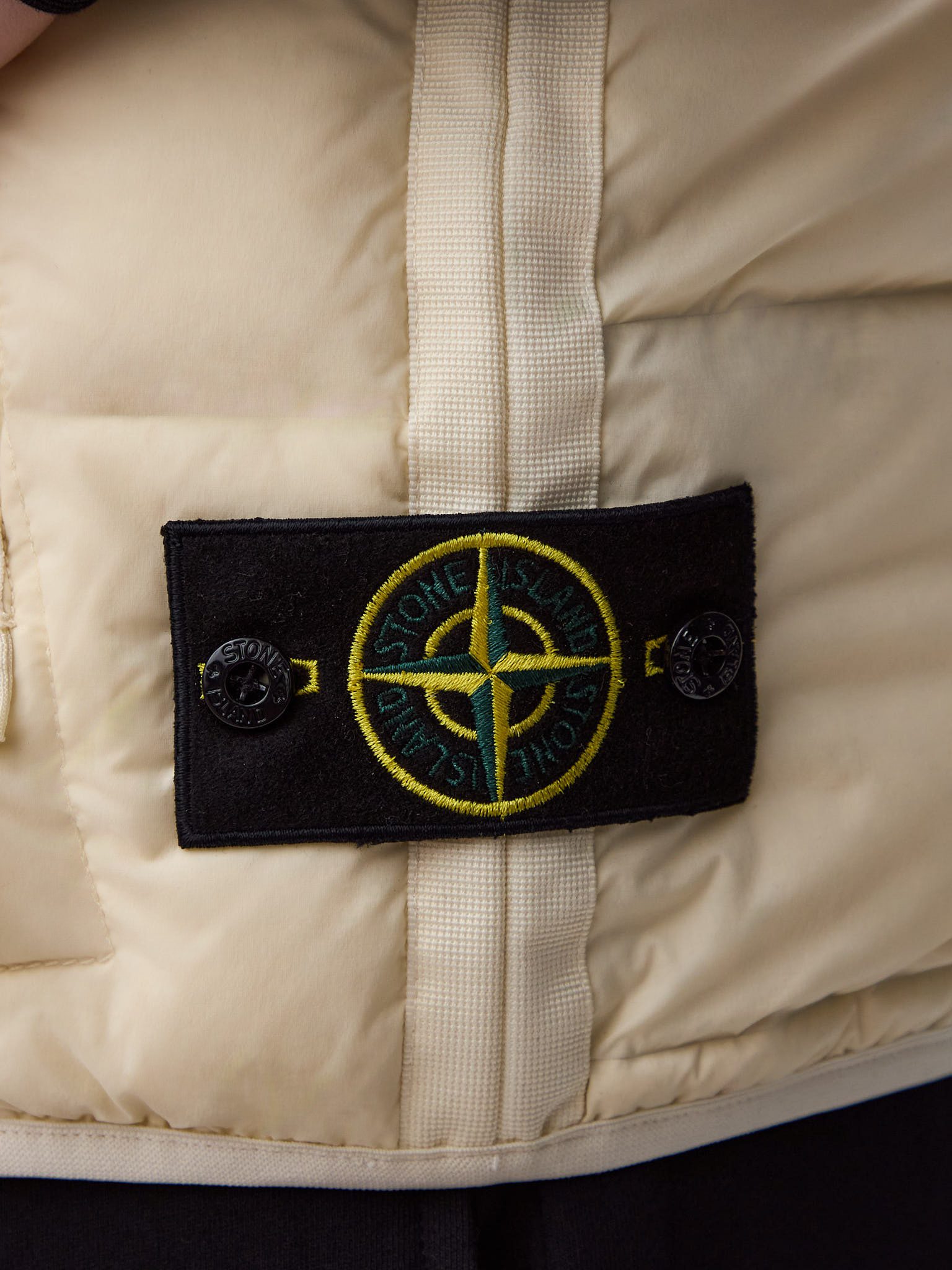 Пуховой жилет Stone Island белый G1428