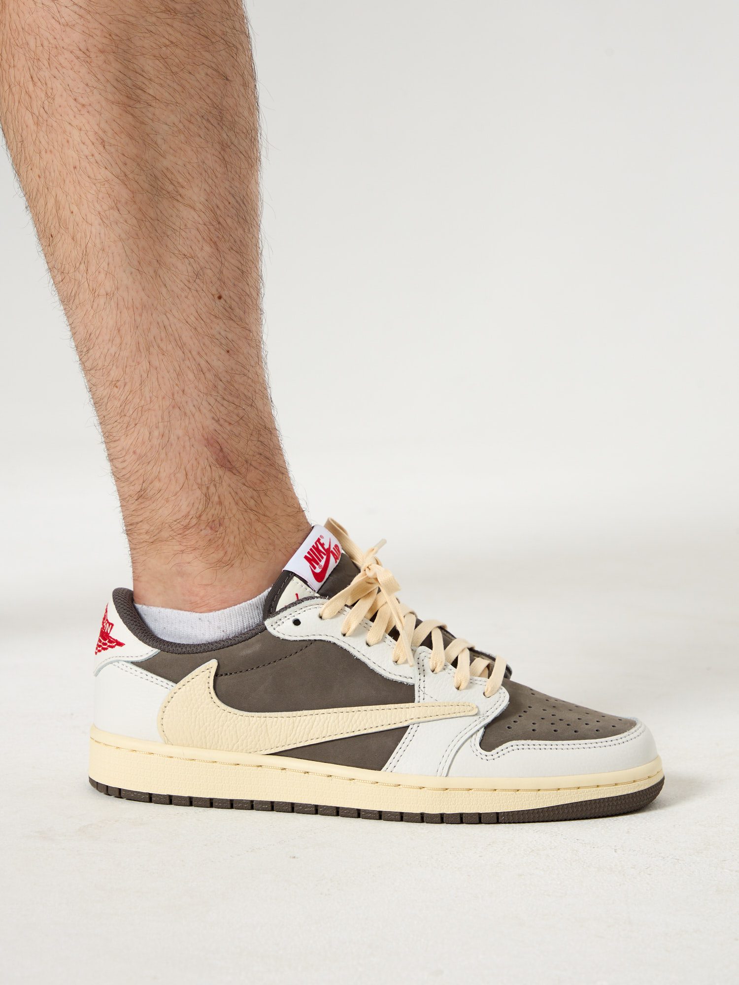 Кроссовки Travis Scott x Nike Air Jordan 1 Low Reverse Mocha - цвет Бежевый