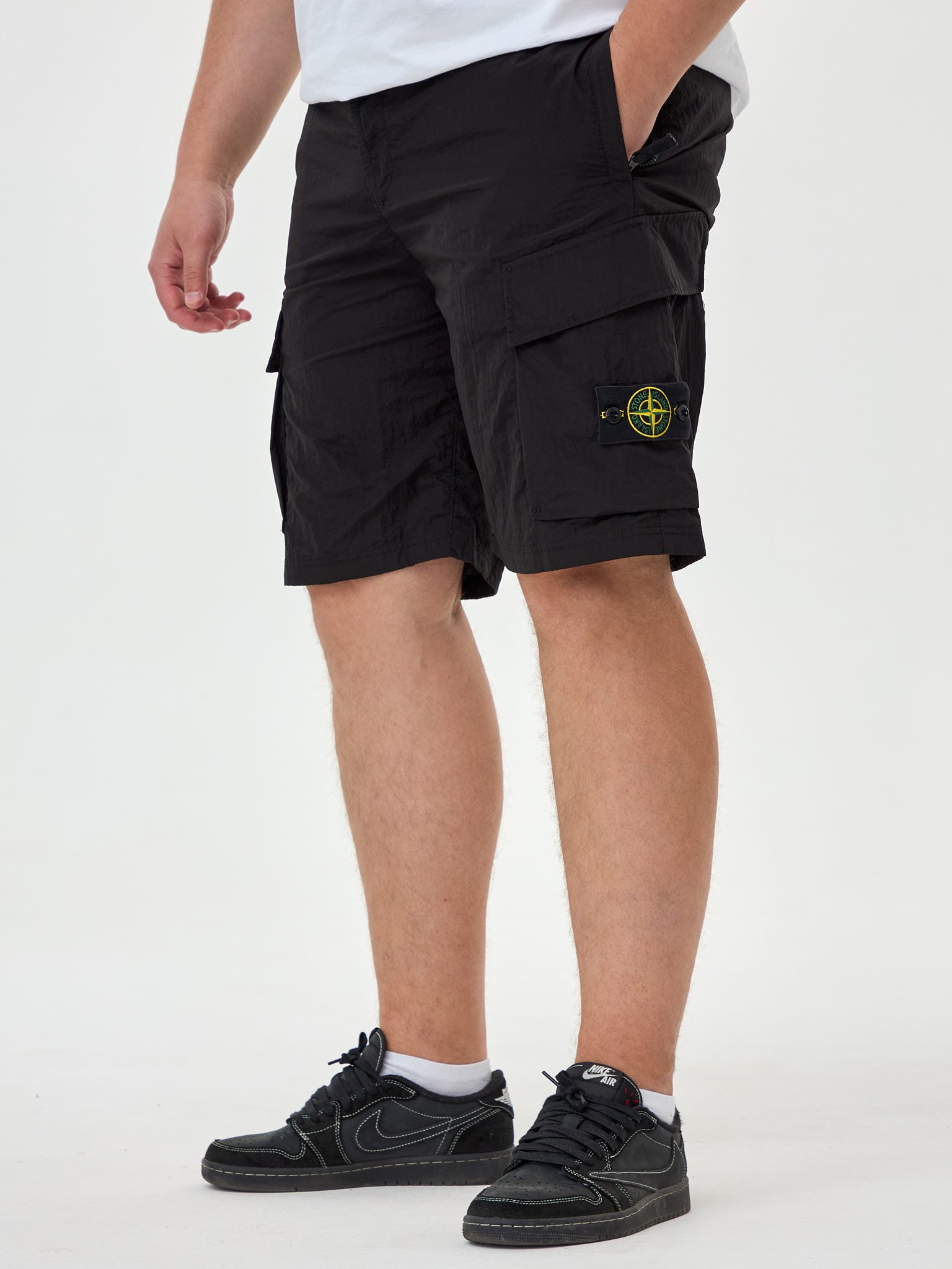 Шорты нейлоновые спортивные Stone Island черные L0219 - цвет Черный