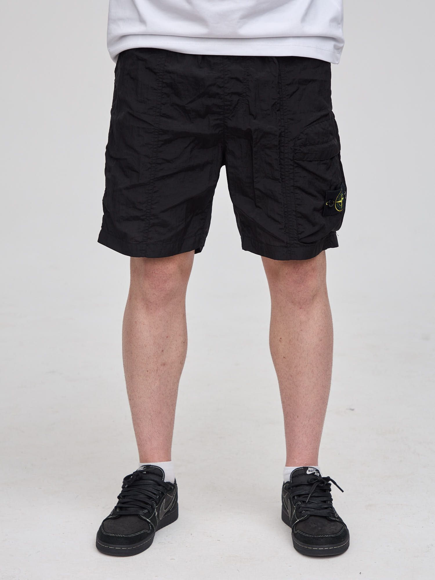 Шорты спортивные нейлоновые Stone Island Nylon Cargo Shorts черные
