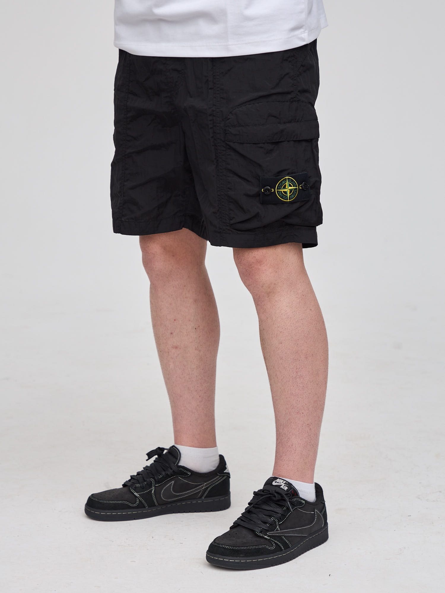 Шорты спортивные нейлоновые Stone Island Nylon Cargo Shorts черные