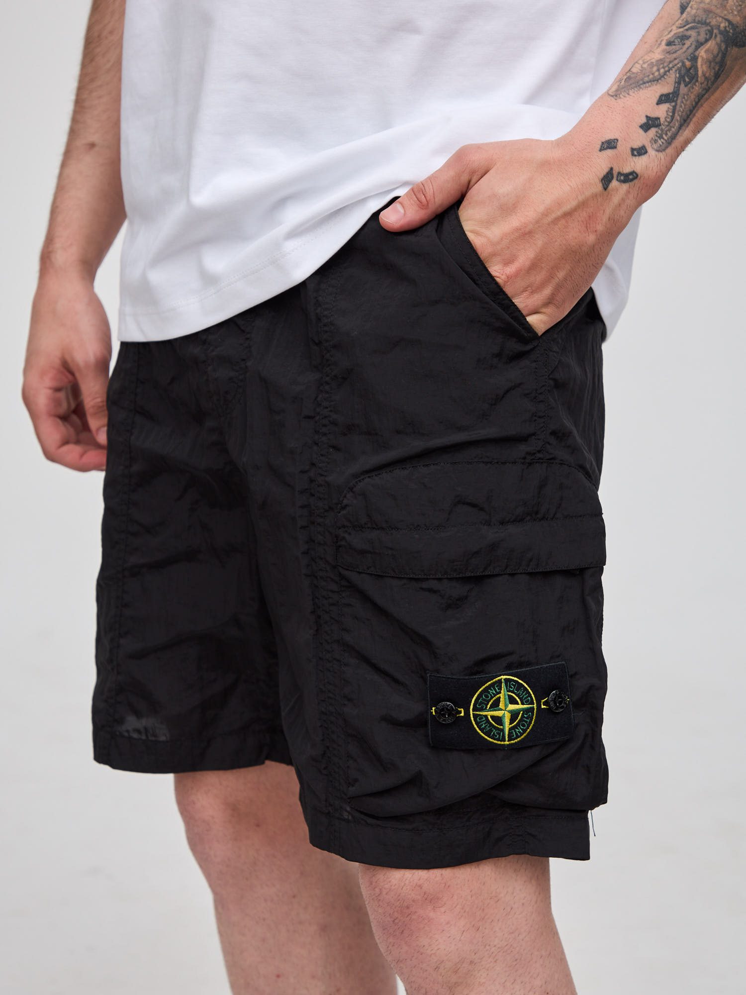 Шорты спортивные нейлоновые Stone Island Nylon Cargo Shorts черные