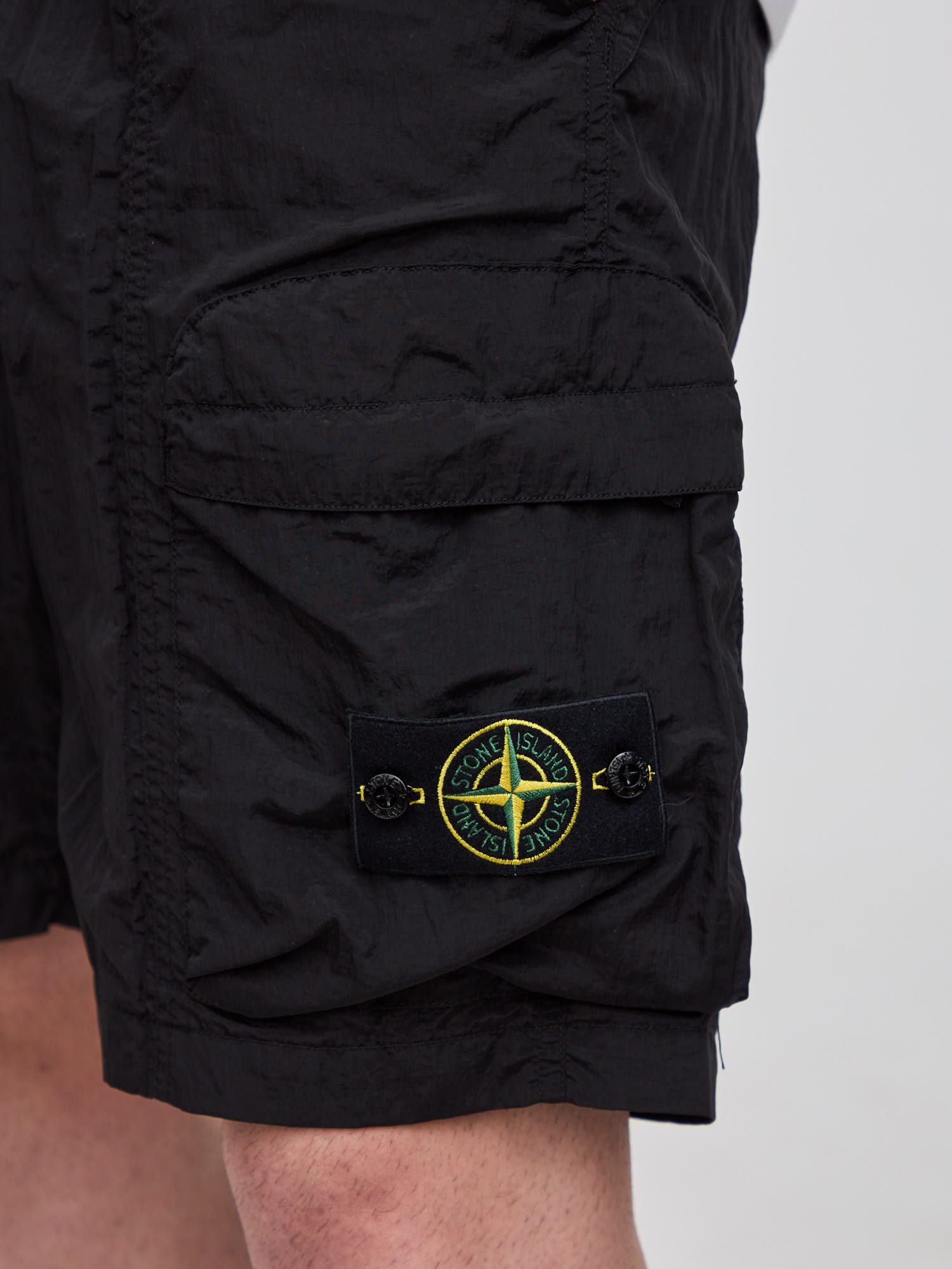 Шорты спортивные нейлоновые Stone Island Nylon Cargo Shorts черные